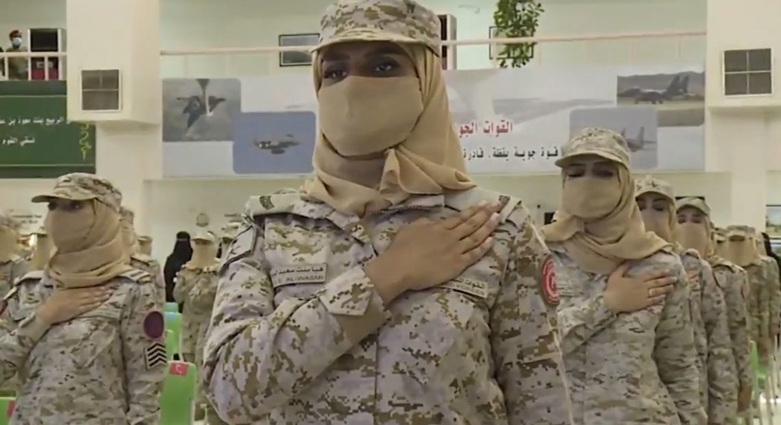O Ministério da Defesa da Arábia Saudita abre inscrições para cargos militares para ambos os gêneros.