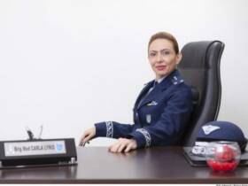 primeira mulher oficial-general de 3 estrelas, a Dra. Carla Lyrio Martins